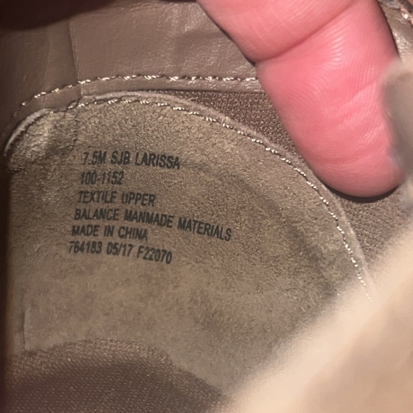 St. John’s Bay taupe tan brown suede shoes Larissa low heel ankle booties 7.5 - Picture 8 of 8